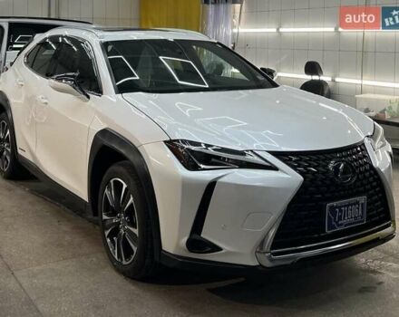 Білий Лексус UX, об'ємом двигуна 1.99 л та пробігом 111 тис. км за 29500 $, фото 1 на Automoto.ua
