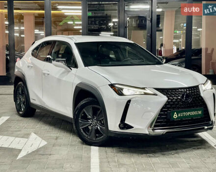 Белый Лексус UX, объемом двигателя 1.99 л и пробегом 46 тыс. км за 35500 $, фото 1 на Automoto.ua
