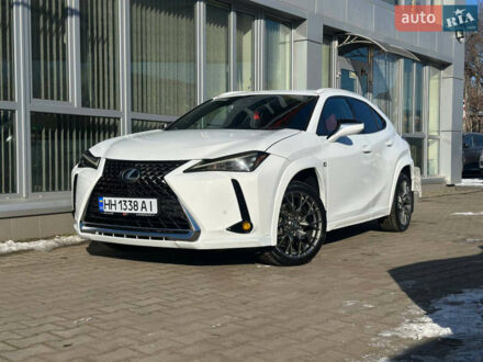 Белый Лексус UX, объемом двигателя 1.99 л и пробегом 52 тыс. км за 19000 $, фото 1 на Automoto.ua