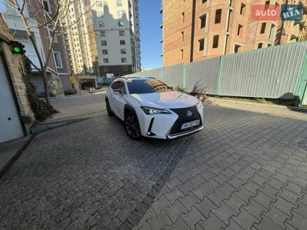 Белый Лексус UX, объемом двигателя 1.99 л и пробегом 33 тыс. км за 24000 $, фото 1 на Automoto.ua