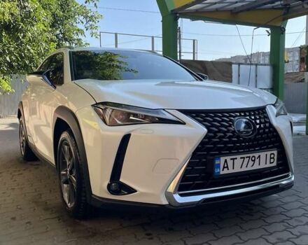 Білий Лексус UX, об'ємом двигуна 1.99 л та пробігом 213 тис. км за 26250 $, фото 1 на Automoto.ua