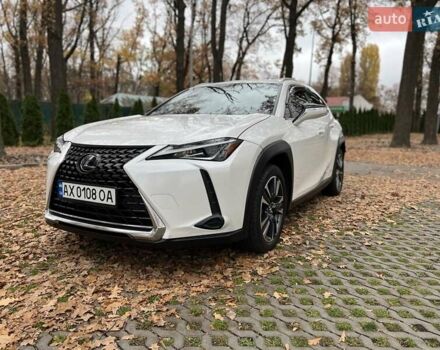 Білий Лексус UX, об'ємом двигуна 1.97 л та пробігом 87 тис. км за 26000 $, фото 1 на Automoto.ua