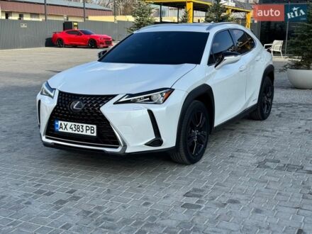 Білий Лексус UX, об'ємом двигуна 1.99 л та пробігом 75 тис. км за 27500 $, фото 1 на Automoto.ua