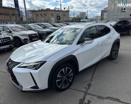 Белый Лексус UX, объемом двигателя 2 л и пробегом 70 тыс. км за 25940 $, фото 1 на Automoto.ua