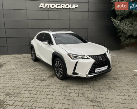 Білий Лексус UX, об'ємом двигуна 1.99 л та пробігом 70 тис. км за 31000 $, фото 1 на Automoto.ua