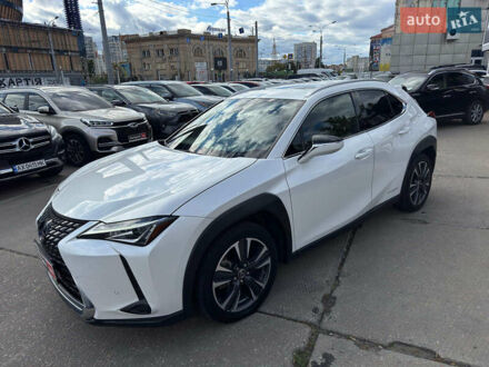 Белый Лексус UX, объемом двигателя 2 л и пробегом 70 тыс. км за 25940 $, фото 1 на Automoto.ua