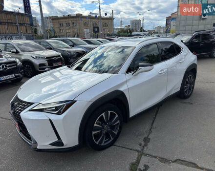 Белый Лексус UX, объемом двигателя 2 л и пробегом 70 тыс. км за 25940 $, фото 1 на Automoto.ua