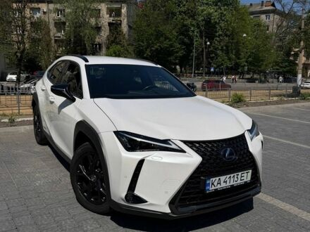 Білий Лексус UX, об'ємом двигуна 1.99 л та пробігом 68 тис. км за 34000 $, фото 1 на Automoto.ua