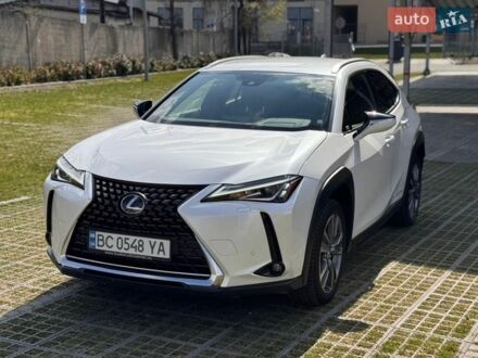 Белый Лексус UX, объемом двигателя 0 л и пробегом 56 тыс. км за 25000 $, фото 1 на Automoto.ua