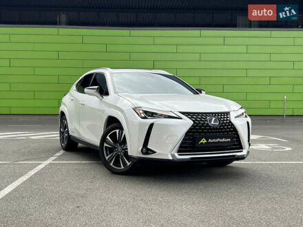 Лексус UX 2021 в Киеве на Automoto.ua Белый Лексус UX, объемом двигателя 2 л и пробегом 20 тыс. км за 31500 $, фото 1 на Automoto.ua