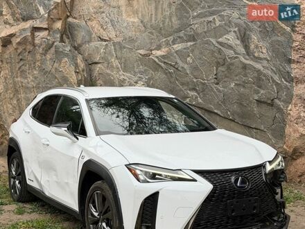 Белый Лексус UX, объемом двигателя 2 л и пробегом 79 тыс. км за 14500 $, фото 1 на Automoto.ua
