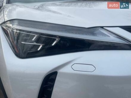 Белый Лексус UX, объемом двигателя 2 л и пробегом 48 тыс. км за 30999 $, фото 1 на Automoto.ua