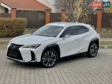 Белый Лексус UX, объемом двигателя 2 л и пробегом 72 тыс. км за 27900 $, фото 1 на Automoto.ua