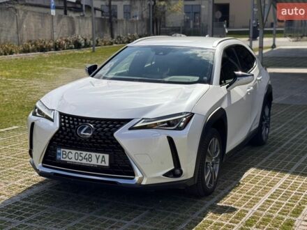 Білий Лексус UX, об'ємом двигуна 0 л та пробігом 56 тис. км за 25000 $, фото 1 на Automoto.ua