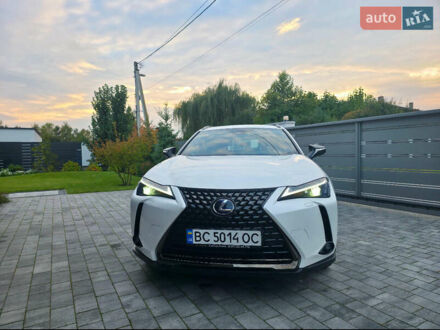 Белый Лексус UX, объемом двигателя 1.99 л и пробегом 69 тыс. км за 33950 $, фото 1 на Automoto.ua