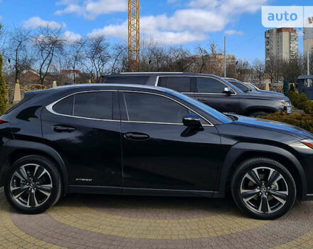 Черный Лексус UX, объемом двигателя 2 л и пробегом 18 тыс. км за 35990 $, фото 2 на Automoto.ua