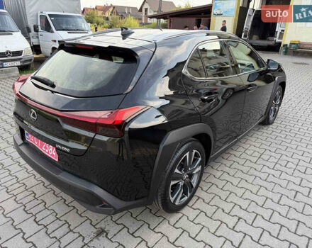 Чорний Лексус UX, об'ємом двигуна 1.99 л та пробігом 97 тис. км за 25990 $, фото 14 на Automoto.ua