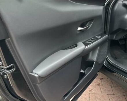 Черный Лексус UX, объемом двигателя 2 л и пробегом 25 тыс. км за 33750 $, фото 68 на Automoto.ua