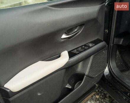 Чорний Лексус UX, об'ємом двигуна 2 л та пробігом 64 тис. км за 29900 $, фото 37 на Automoto.ua