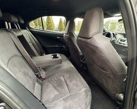 Черный Лексус UX, объемом двигателя 2 л и пробегом 25 тыс. км за 33750 $, фото 84 на Automoto.ua