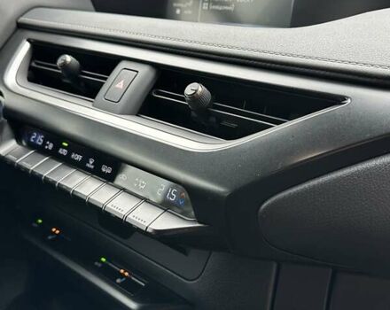 Черный Лексус UX, объемом двигателя 2 л и пробегом 25 тыс. км за 33750 $, фото 63 на Automoto.ua