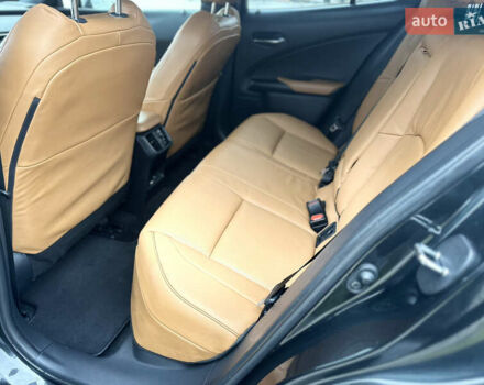 Черный Лексус UX, объемом двигателя 0 л и пробегом 109 тыс. км за 22750 $, фото 24 на Automoto.ua