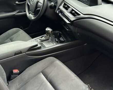 Черный Лексус UX, объемом двигателя 2 л и пробегом 25 тыс. км за 33750 $, фото 92 на Automoto.ua