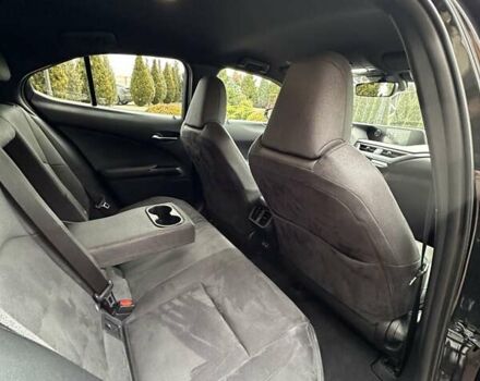 Черный Лексус UX, объемом двигателя 2 л и пробегом 25 тыс. км за 33750 $, фото 85 на Automoto.ua