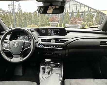 Черный Лексус UX, объемом двигателя 2 л и пробегом 25 тыс. км за 33750 $, фото 56 на Automoto.ua