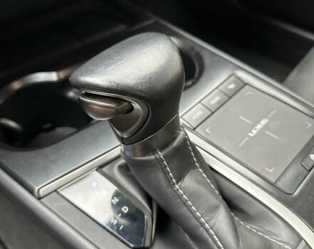 Черный Лексус UX, объемом двигателя 2 л и пробегом 25 тыс. км за 33750 $, фото 79 на Automoto.ua