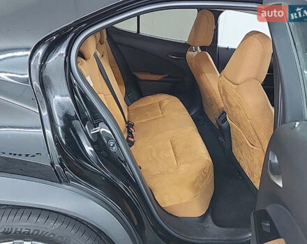 Черный Лексус UX, объемом двигателя 0 л и пробегом 125 тыс. км за 21900 $, фото 6 на Automoto.ua