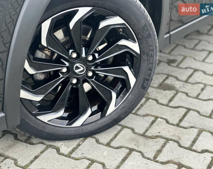 Черный Лексус UX, объемом двигателя 0 л и пробегом 109 тыс. км за 22750 $, фото 10 на Automoto.ua