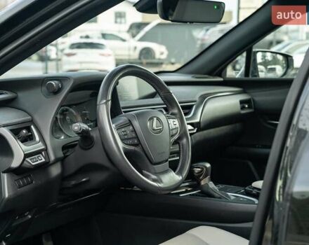 Чорний Лексус UX, об'ємом двигуна 2 л та пробігом 64 тис. км за 29900 $, фото 18 на Automoto.ua