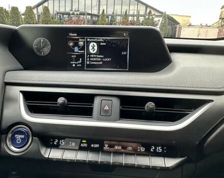 Черный Лексус UX, объемом двигателя 2 л и пробегом 25 тыс. км за 33750 $, фото 64 на Automoto.ua