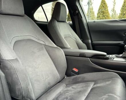 Черный Лексус UX, объемом двигателя 2 л и пробегом 25 тыс. км за 33750 $, фото 89 на Automoto.ua