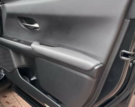 Черный Лексус UX, объемом двигателя 2 л и пробегом 25 тыс. км за 33750 $, фото 86 на Automoto.ua