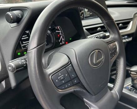 Черный Лексус UX, объемом двигателя 2 л и пробегом 25 тыс. км за 33750 $, фото 65 на Automoto.ua