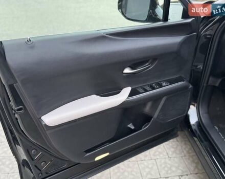 Черный Лексус UX, объемом двигателя 2 л и пробегом 56 тыс. км за 26000 $, фото 8 на Automoto.ua