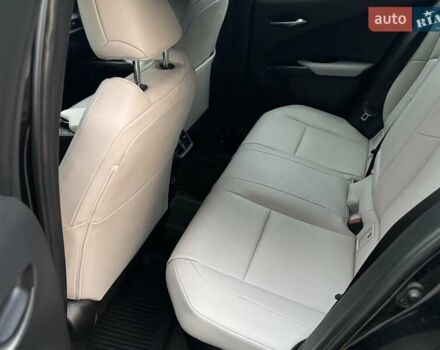 Черный Лексус UX, объемом двигателя 2 л и пробегом 56 тыс. км за 26000 $, фото 10 на Automoto.ua
