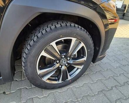 Черный Лексус UX, объемом двигателя 1.99 л и пробегом 62 тыс. км за 29500 $, фото 1 на Automoto.ua