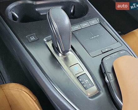 Черный Лексус UX, объемом двигателя 0 л и пробегом 125 тыс. км за 21900 $, фото 7 на Automoto.ua