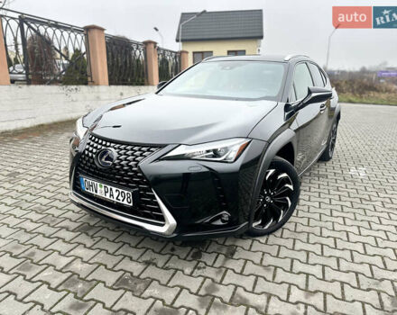 Черный Лексус UX, объемом двигателя 0 л и пробегом 109 тыс. км за 22750 $, фото 1 на Automoto.ua