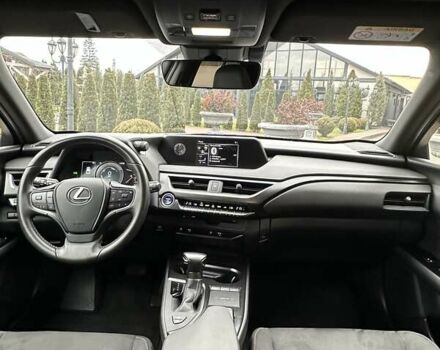 Черный Лексус UX, объемом двигателя 2 л и пробегом 25 тыс. км за 33750 $, фото 60 на Automoto.ua