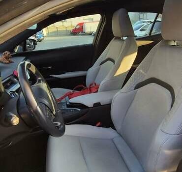 Черный Лексус UX, объемом двигателя 1.99 л и пробегом 62 тыс. км за 29500 $, фото 4 на Automoto.ua