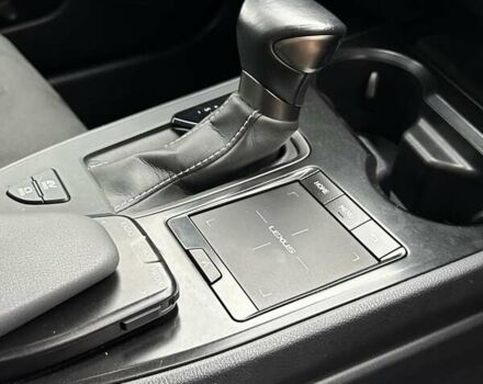 Черный Лексус UX, объемом двигателя 2 л и пробегом 25 тыс. км за 33750 $, фото 94 на Automoto.ua