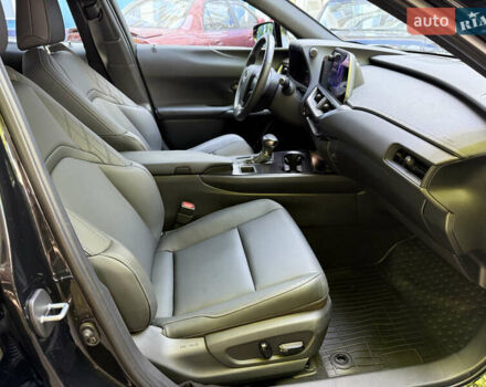 Чорний Лексус UX, об'ємом двигуна 1.99 л та пробігом 6 тис. км за 36000 $, фото 34 на Automoto.ua