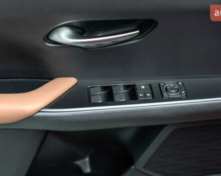 Красный Лексус UX, объемом двигателя 1.99 л и пробегом 101 тыс. км за 29130 $, фото 15 на Automoto.ua