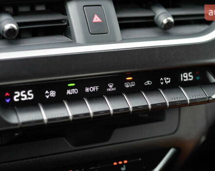 Красный Лексус UX, объемом двигателя 1.99 л и пробегом 101 тыс. км за 29130 $, фото 32 на Automoto.ua