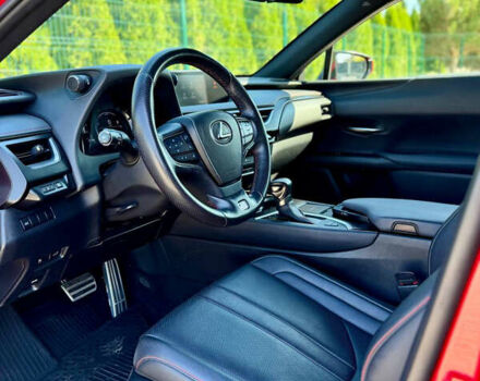 Красный Лексус UX, объемом двигателя 1.99 л и пробегом 47 тыс. км за 28500 $, фото 13 на Automoto.ua