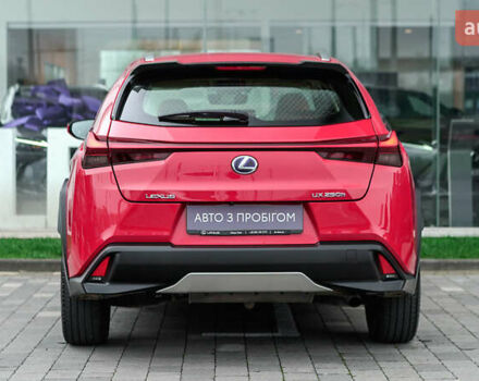 Красный Лексус UX, объемом двигателя 1.99 л и пробегом 101 тыс. км за 29130 $, фото 3 на Automoto.ua